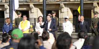 Imagen del alcalde de Bogotá en el acto de apertura de las elecciones