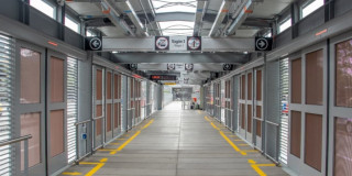 Foto de uno de los vagones de la Estación Universidad Nacional de TransMilenio en Bogotá.