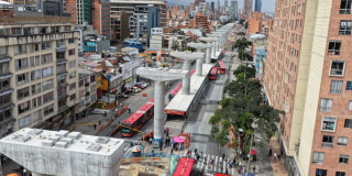 Foto aérea de la avenida Caracas en inmediaciones a la estación Marly de TransMilenio en Bogotá.