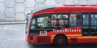 Foto de un bus de TransMilenio en Bogotá.