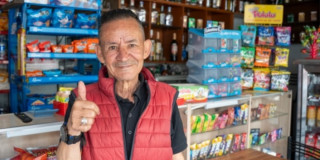 Foto de Francisco González beneficiario del programa 'Antojitos' del IPES en Bogotá.