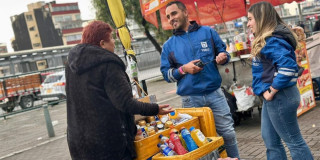 Foto de uno de los equipos territoriales de IPES en Bogotá en procesos de formalización de vendedores informales.