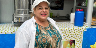 Foto de Rosa Murcia, beneficiaria de los Puntos Comerciales del IPES en Bogotá