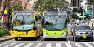 Foto de rutas de TransMilenio la carrera Séptima en Bogotá.