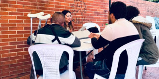 Foto de personas con discapacidad en Feria de Empleo en Usme, al sur de Bogotá.