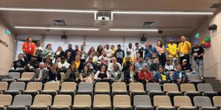 Foto de ciudadanos de la localidad de Suba en un auditorio 