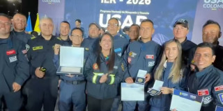 Equipo de USAR COL-1 recibiendo el reconocimiento de INSARAG-Naciones Unidas.