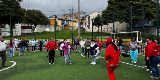 Foto de adultos mayores haceindo actividades