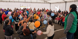 Foto de un grupo de ciudadanos haciendo actividades 