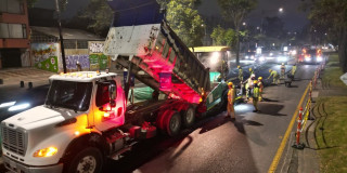 Foto de varios trabajadores del IDU. 