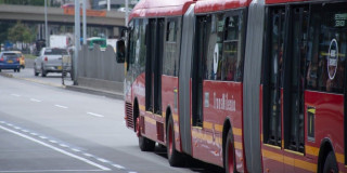 Foto de un bus de TransMilenio