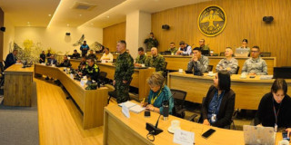 Funcionarios reunidos en el Consejo de Seguridad Departamental