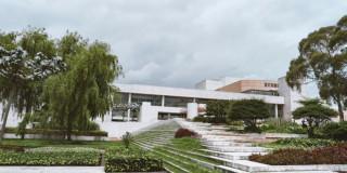 Imagen exterior Biblioteca Pública Julio Mario Santodomingo