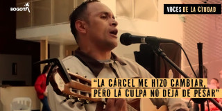 Portada del episodio: Anyer Vela tocando la guitarra. "La cárcel me hizo cambiar, pero la culpa no deja de pesar".