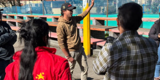 Una persona explicando el proyecto de intervención de un parque