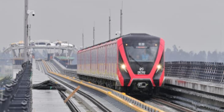 Imagen de uno de los vagones del metro en el viaducto