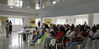 Foto de un encuentro ciudadano en Los Mártires