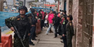 Foto de funcionarios del Distrito en operativo de seguridad