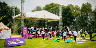 Imagen de varias personas disfrutando de las actividades del Festival Clama en 2025.