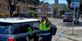 Foto de un zona de parqueo pago de Bogotá.
