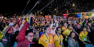 Aficionados celebran en fanzone de Bogotá el triunfo de la selección Colombia contra Congo