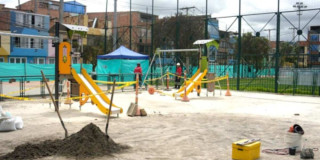 Foto que muestra un parque que está en construcción 