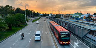 Foto de un bus de TransMilenio