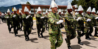 Soldados ensayando para el Desfile Militar