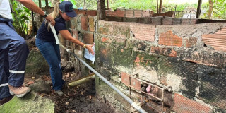 Foto del operativo de suspensión de la CAR Cundinamarca de granja porcícola en el municipio de Nilo por contaminación
