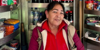 Foto de Bertha Revelo beneficiaria de los quioscos del IPES en Bogotá.