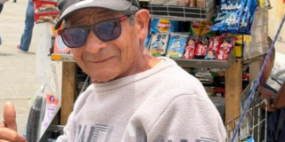 Foto de Conoce a Gregorio Guerrero, beneficiario de mobiliarios semiestacionarios del IPES en Bogotá.