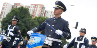 Foto de uniformados en uno de los desfiles 20 del Julio en Bogotá.