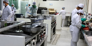 Foto de personas de una empresa de alimentos en Bogotá.