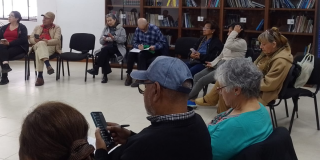 Foto de un grupo de ciudadanos en un curso 