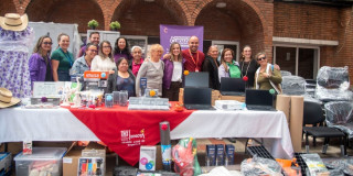 Foto de la entrega de dotación de equipos y elementos a la Manzana del Cuidado en Engativá.