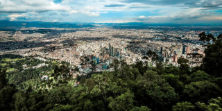 Foto panomárica de Bogotá desde los Cerros Orientales.