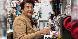 Foto de Amparo Vargas beneficiaria Punto Comercial IPES en Bogotá.