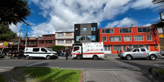 Foto de las autoridades en el inmueble en el que operaba la estética ilegal en Puente Aranda.