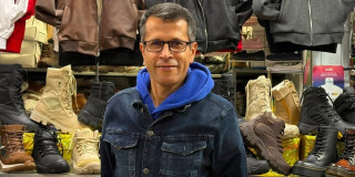 Foto de José Quintero, beneficiario de uno de los Puntos Comerciales del IPES en Bogotá.
