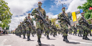 Foto militares durante el desfile del 20 de Julio en Bogotá.
