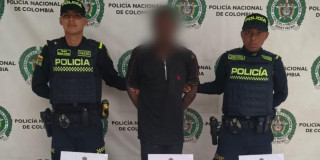 Foto del hombre habitante de calle capturado tras amenazae a mujer y presuntamente cometer un hurto en Bogotá.