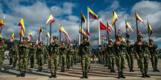 Foto de militares en pruebas del desfile del 20 de Julio en Bogotá.
