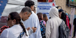 Foto de una feria de empleo en Bogotá 2026.