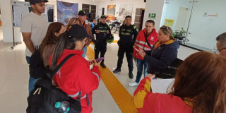 Imagen de varios funcionarios durante los operativos