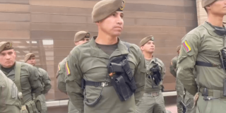 Uniformados de la Policía formados durante evento de anuncio público del plan de seguridad para este 20 de julio.