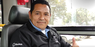 Foto de un conductor de TransMilenio en Bogotá.