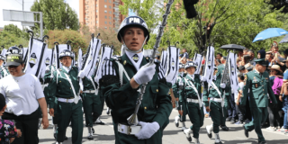 Soldados de la Policía Militar de Bogotá ensayando en su banda de guerra. 