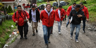 Secretario de Gobierno y funcionarios durante un recorrido de Gabinete al Barrio.