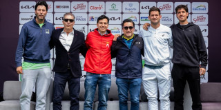Director encargado del IDRD, Rodrigo Manrique, junto a tenistas y organizadores del KIA Open Bogotá Challenger ATP 75 