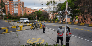Gestores del Orden en labores de acompañamiento a ciclistas en la vía a La Calera.